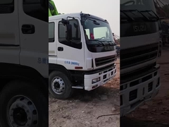 Un camion de pompe à béton Zoomlion de 38 m rénové en 2013 pour installer le châssis Isuzu